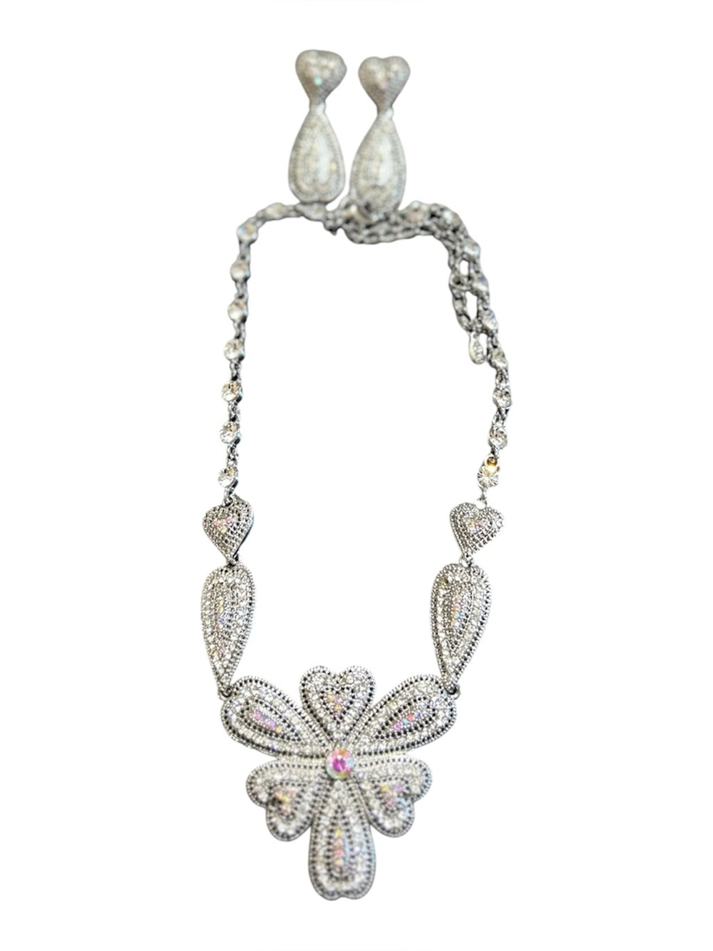 💍🆕NWOT Crystal Floral Statement Necklace in Silver